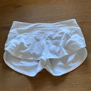 Lululemon Speed Ups 2.5” Size 4 Low Rise